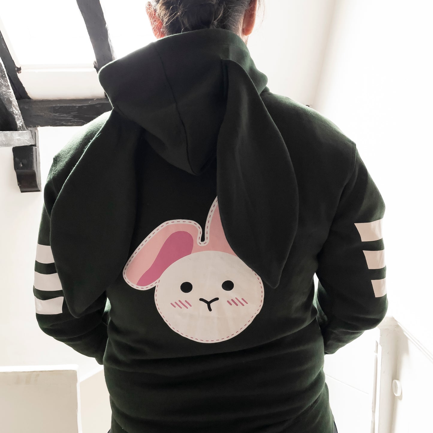 Sudadera con capucha verde oscuro Feng Min Bunny (Unisex) 